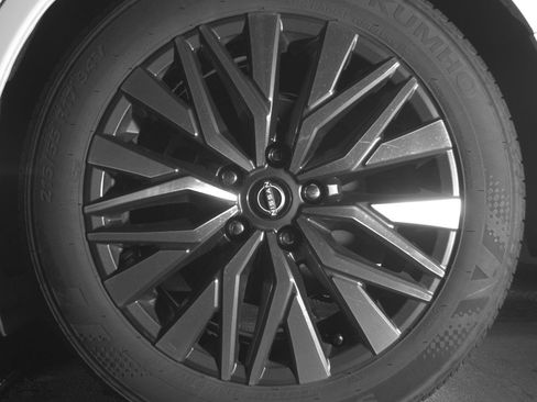 Used 2025 Nissan Altima 2.5 SV FWD image 13