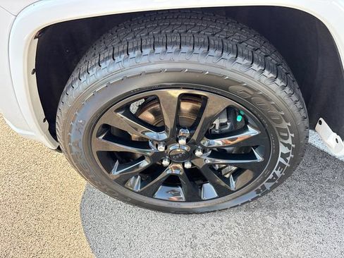 Used 2019 Jeep Grand Cherokee Altitude AWD/4WD image 33