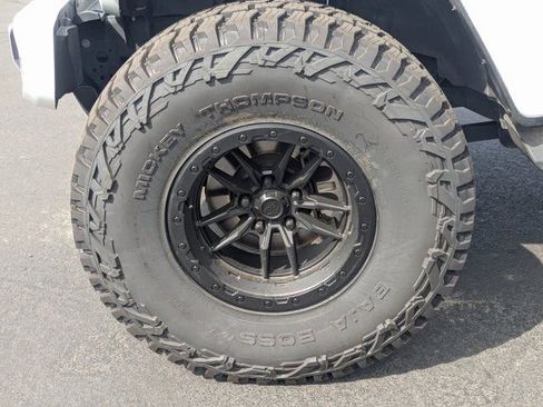 Used 2023 Jeep Gladiator Overland image 11