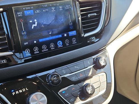 Used 2017 Chrysler Pacifica Touring-L image 21