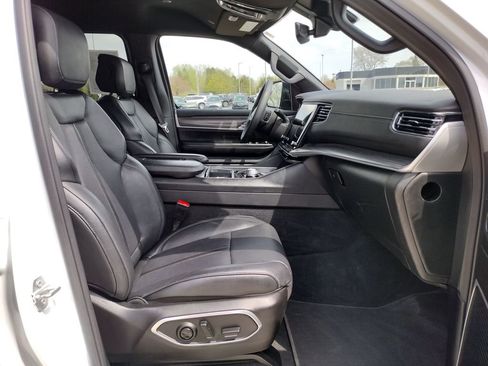 Used 2023 Jeep Wagoneer Series II AWD/4WD image 11