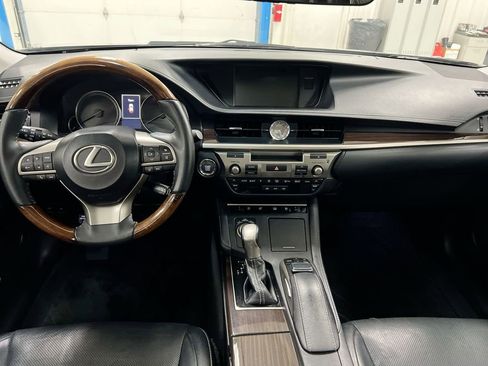 Used 2017 Lexus ES 350 w/ Luxury Package FWD image 10