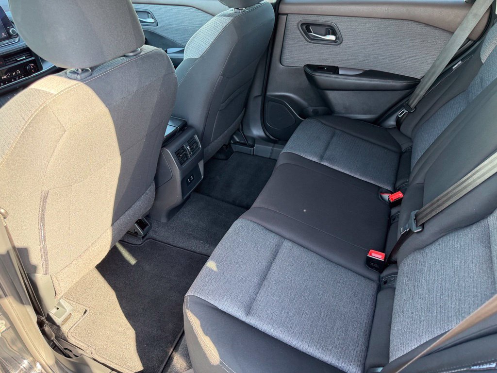 Used 2023 Nissan Rogue SV AWD/4WD image 21