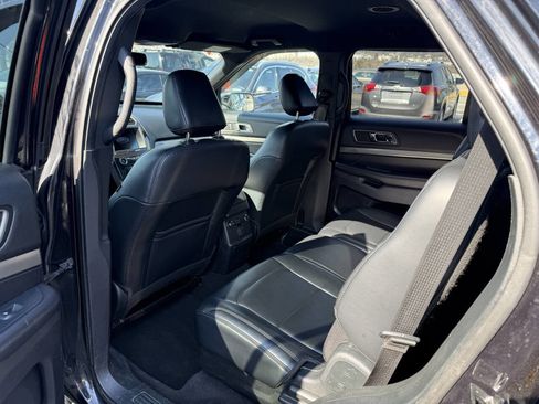 Used 2019 Ford Explorer XLT w/ Equipment Group 202A image 14