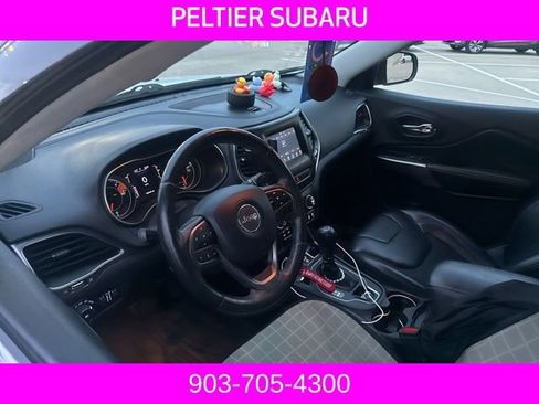 Used 2019 Jeep Cherokee Latitude Plus image 9