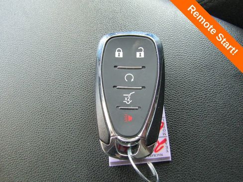 Used 2021 Chevrolet Equinox LT w/ LPO, Cargo Package AWD/4WD image 16