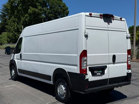 Used 2023 RAM ProMaster 2500 w/ Safety Group FWD image 4