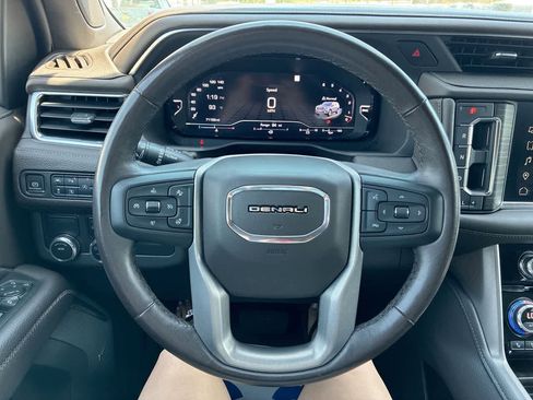 Used 2022 GMC Yukon XL Denali image 11
