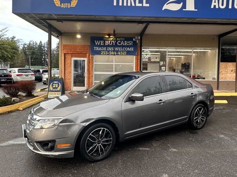 Used 2011 Ford Fusion SE image 2