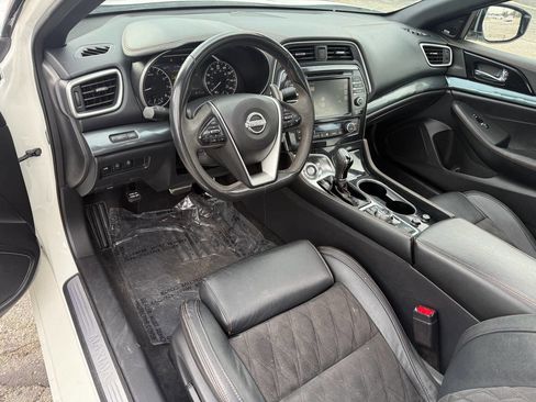 Used 2023 Nissan Maxima SR w/ Sport Mat Group image 9