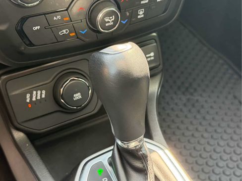 Used 2022 Jeep Renegade Limited w/ Sun, Sound & Wheels Group AWD/4WD image 34
