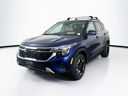 Used 2024 Kia Seltos EX AWD/4WD image 3