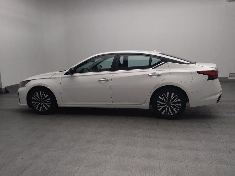 Used 2025 Nissan Altima 2.5 SV FWD image 3