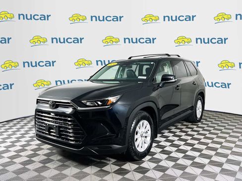 Used 2024 Toyota Grand Highlander XLE image 3