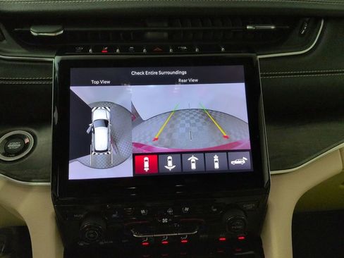 Certified 2023 Jeep Grand Cherokee Limited w/ Luxury Tech Group II AWD/4WD image 20