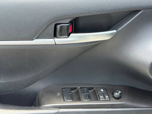 Used 2023 Toyota Camry SE FWD image 5