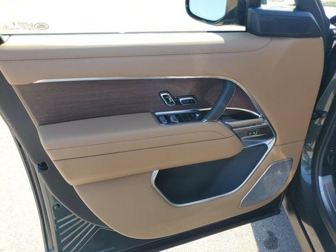 Used 2025 Land Rover Range Rover Autobiography AWD/4WD image 8