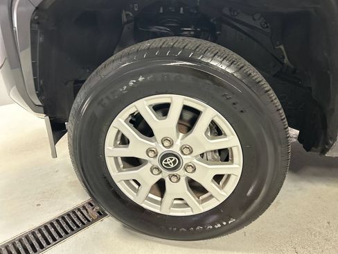 Used 2025 Toyota Tacoma SR AWD/4WD image 9