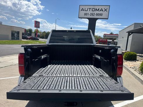 Used 2025 Toyota Tacoma SR5 AWD/4WD image 7