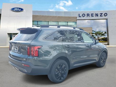 Used 2023 Kia Sorento S image 4
