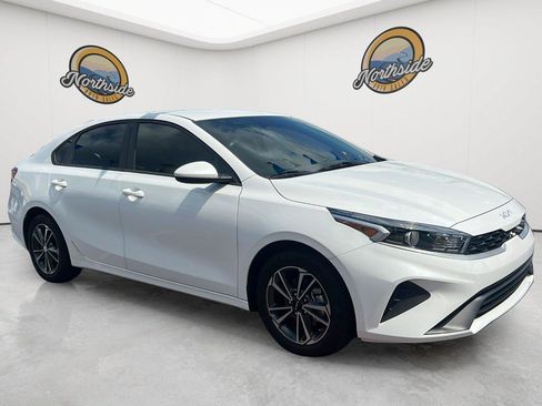 Used 2023 Kia Forte LXS FWD image 3