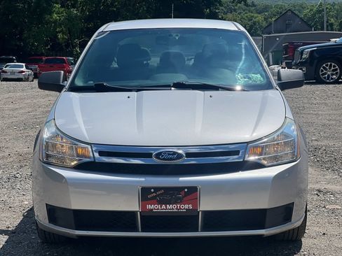 Used 2010 Ford Focus SE FWD image 1