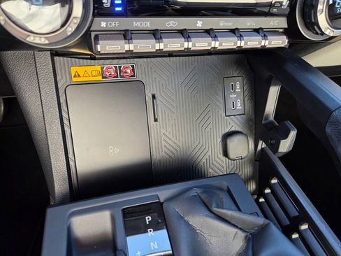 Used 2025 Toyota Tacoma Limited image 29