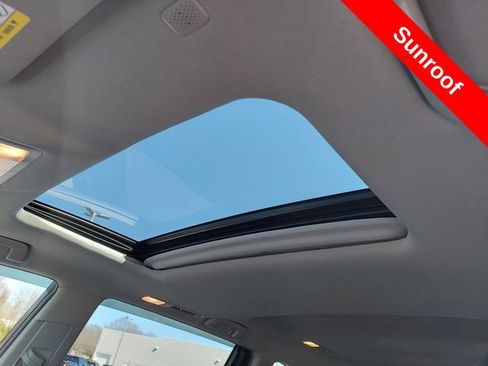 Certified 2019 Toyota Highlander XLE w/ Preferred Accessory Package image 11