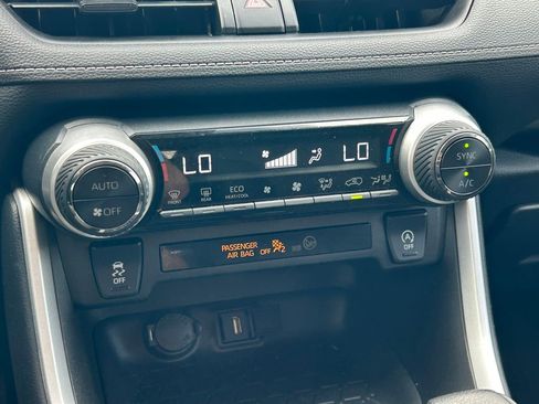 Used 2020 Toyota RAV4 XLE image 28