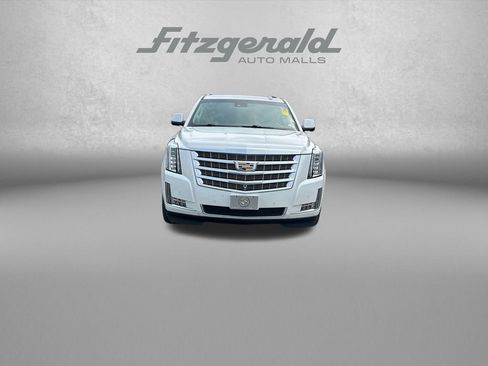 Used 2017 Cadillac Escalade Luxury AWD/4WD image 2