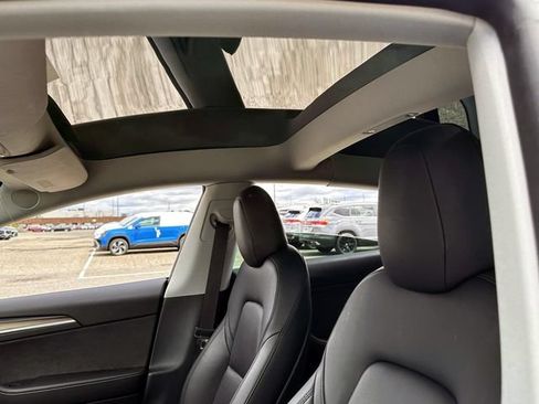 Used 2022 Tesla Model 3 Long Range AWD/4WD image 19