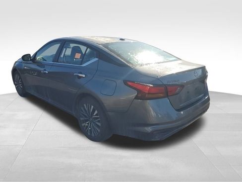 Used 2024 Nissan Altima 2.5 SV image 3