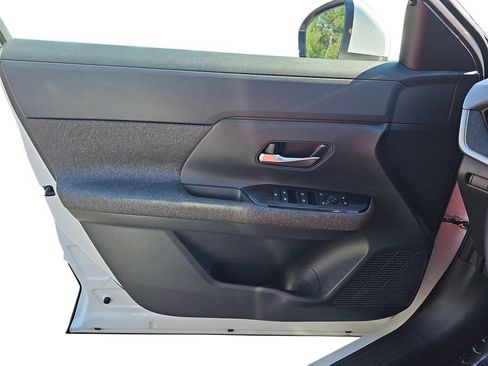 Used 2025 Nissan Kicks SV FWD image 25