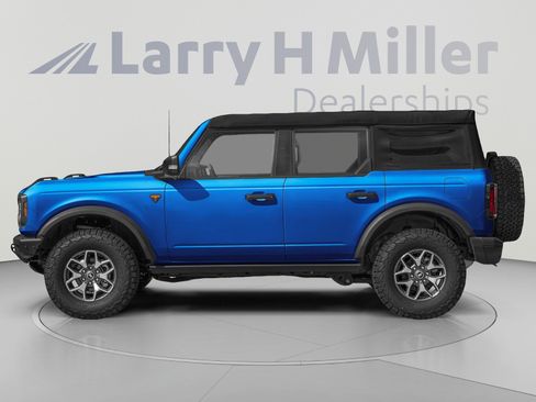 Used 2024 Ford Bronco Badlands AWD/4WD image 3
