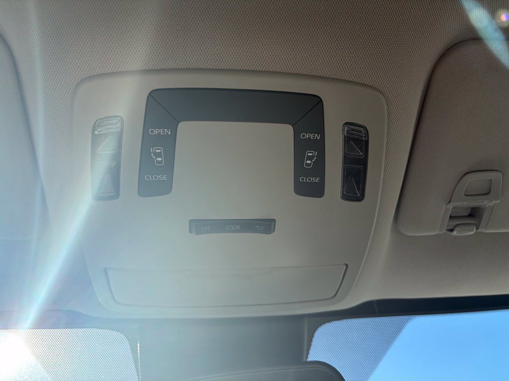 Used 2023 Toyota Sienna LE FWD image 47