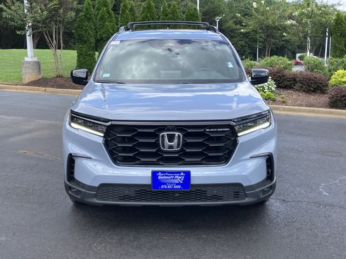 Certified 2025 Honda Pilot Black Edition image 3