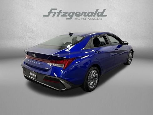 Used 2025 Hyundai Elantra Blue image 7