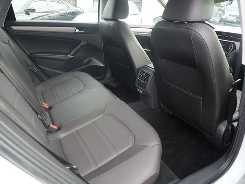 Used 2022 Volkswagen Passat 2.0T SE image 26