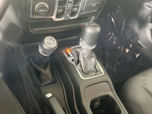 Used 2023 Jeep Gladiator Sport image 16