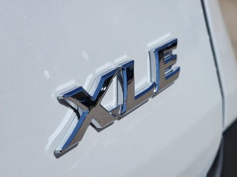 New 2026 Toyota Sienna XLE image 7