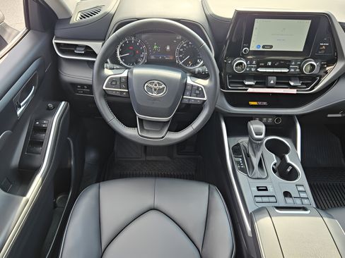 Used 2026 Toyota Highlander XLE AWD/4WD image 15