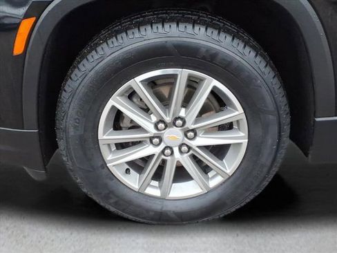 Used 2023 Chevrolet Traverse LT image 10