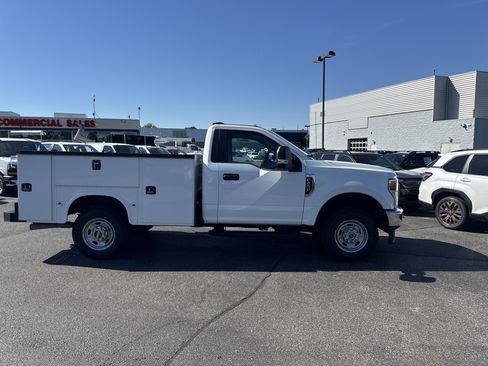 Used 2022 Ford F250 XL w/ Power Equipment Group AWD/4WD image 2