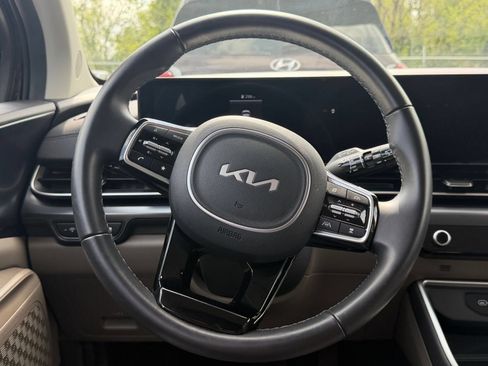 Used 2026 Kia Carnival FWD image 30