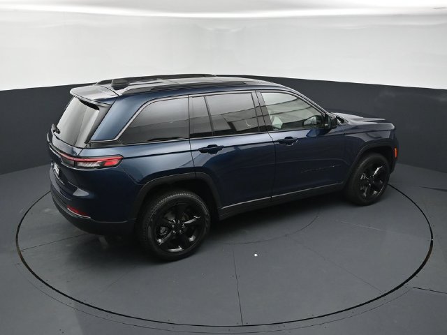New 2026 Jeep Grand Cherokee Limited w/ Limited Altitude Package AWD/4WD image 14