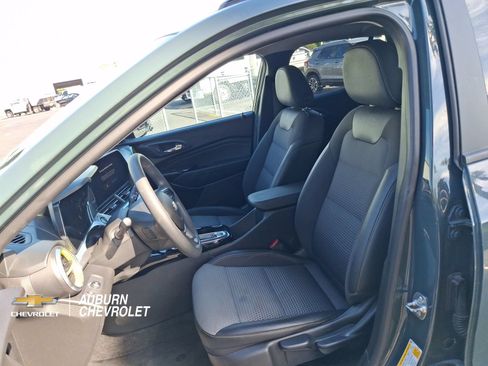 Used 2025 Chevrolet Trax LT FWD image 17
