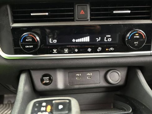 Used 2025 Nissan Rogue SV FWD image 13