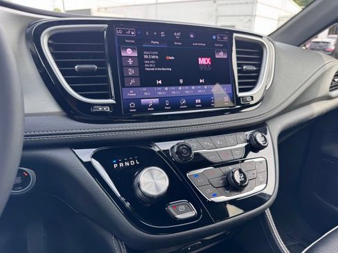 Used 2023 Chrysler Pacifica Limited w/ Uconnect Theater Family Group AWD/4WD image 36