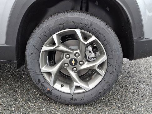 New 2026 Chevrolet Trax LT w/ Driver Confidence Package FWD image 5