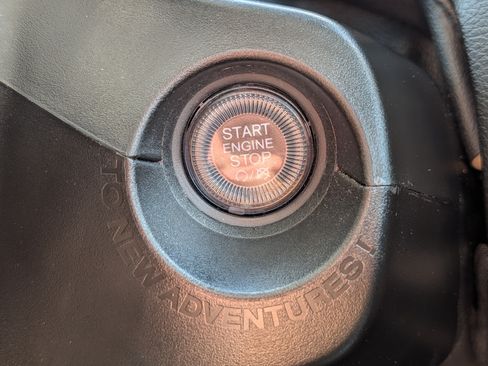 Used 2023 Jeep Renegade Altitude w/ Sun/Sound Group AWD/4WD image 29